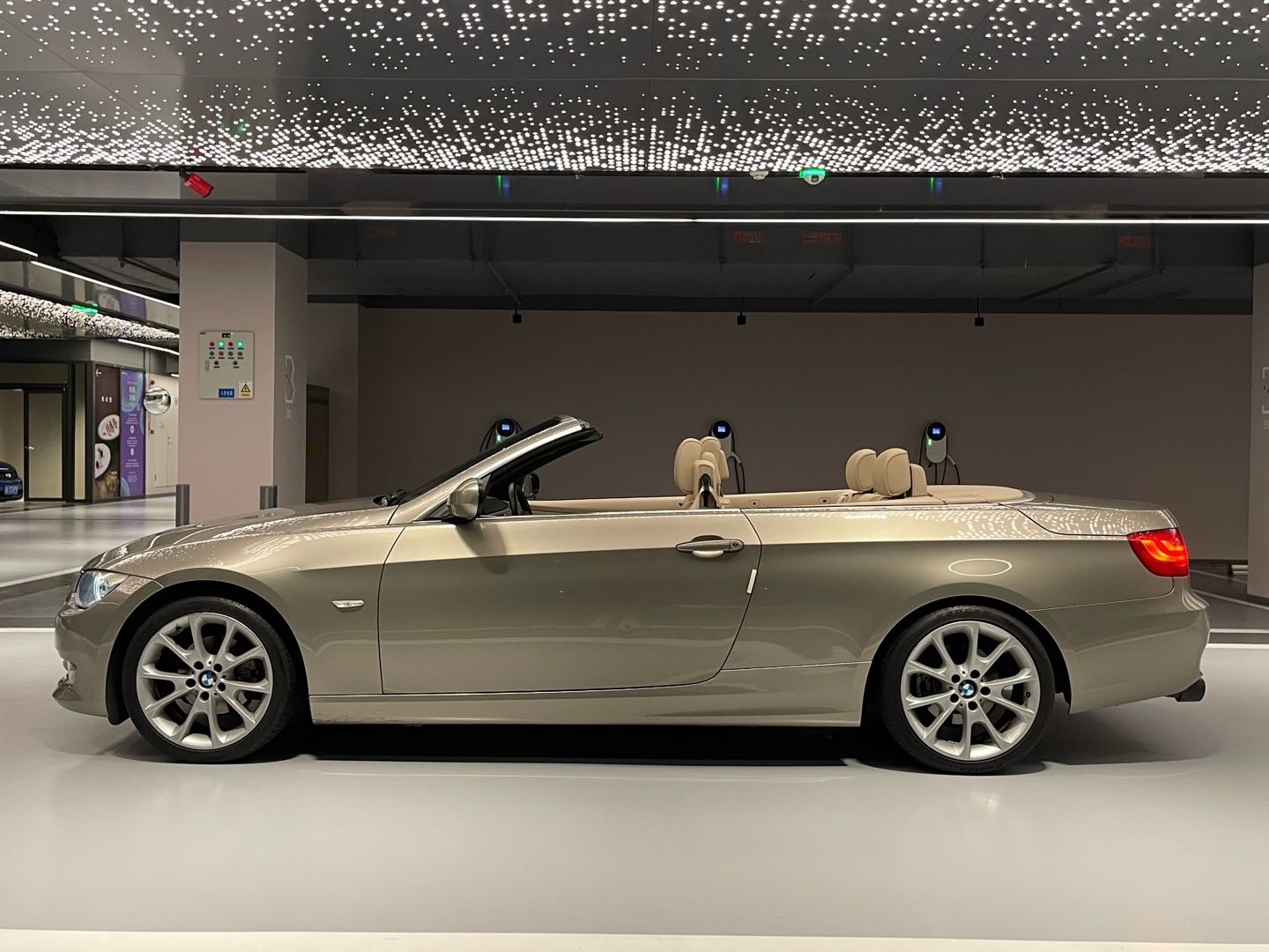 BMW 3 Series (Imported) 2012 car image #10