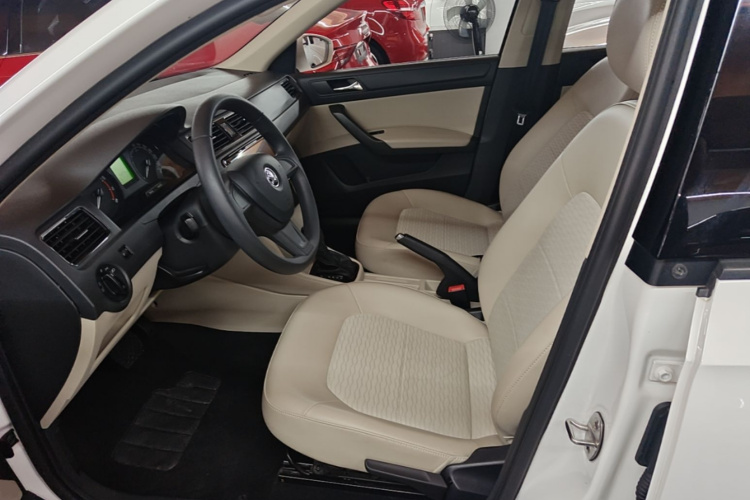 Skoda Rapid 2017 #15 Skoda Rapid 2017 car image #15