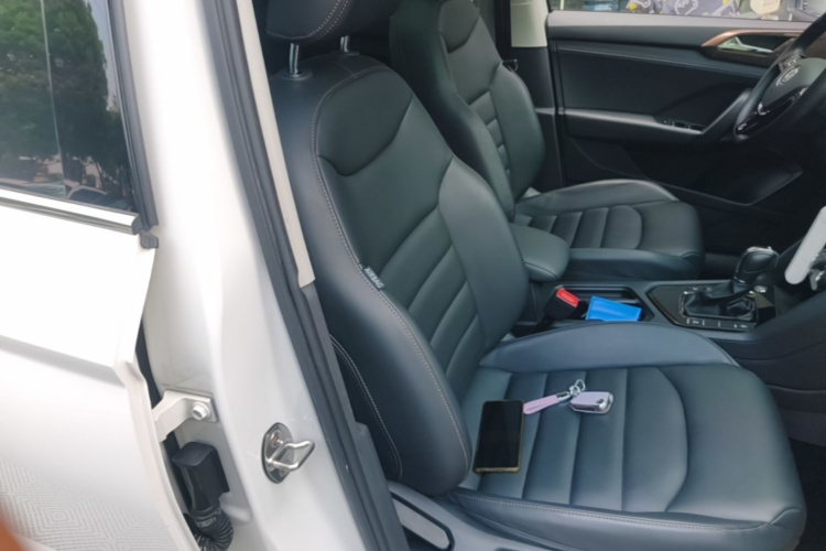 Volkswagen Tharu 2020 car image #24