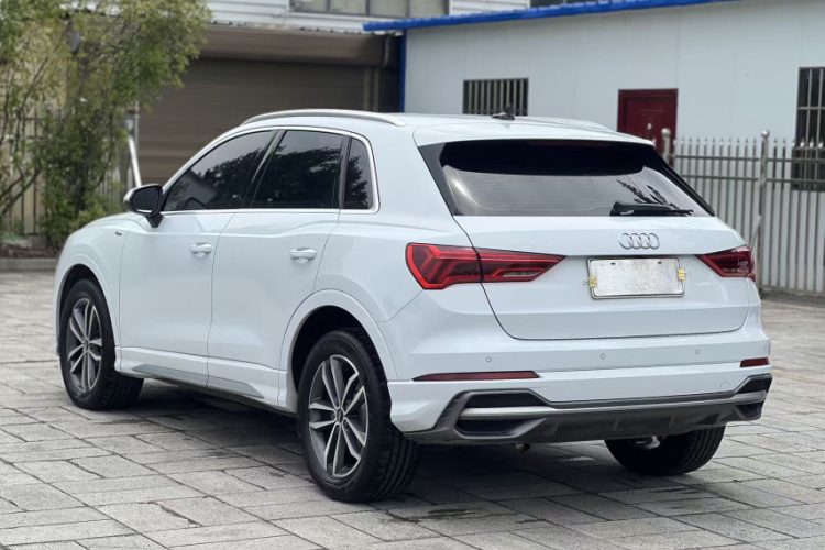 Audi Q3 2021 car image #6