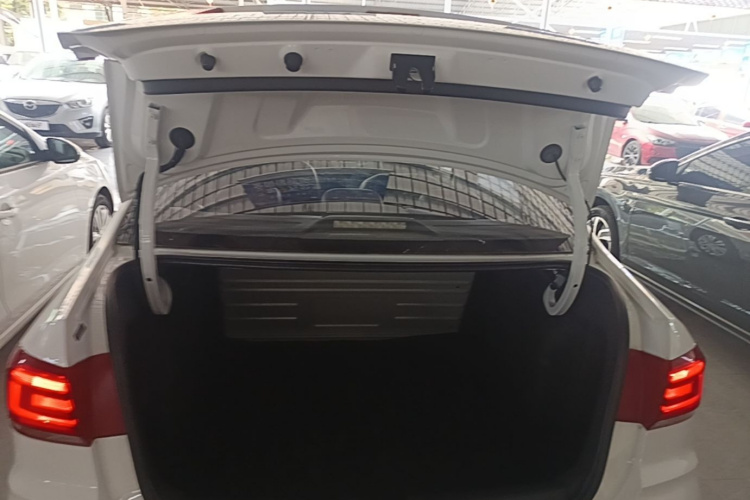 Volkswagen Santana 2016 car image #19