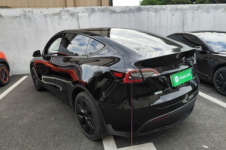 Tesla Model Y 2024 #5 Tesla Model Y 2024 car image #5