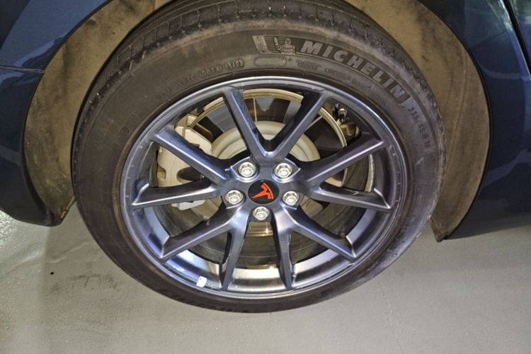 Tesla Model 3 2023 car image #10