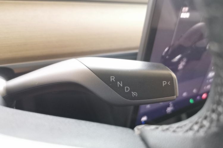 Tesla Model Y 2023 #14 Tesla Model Y 2023 car image #14