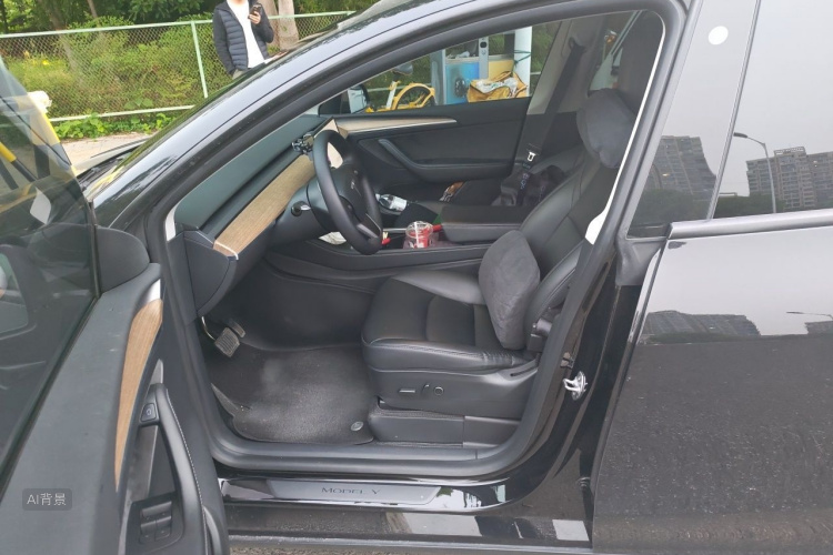 Tesla Model Y 2021 car image #17