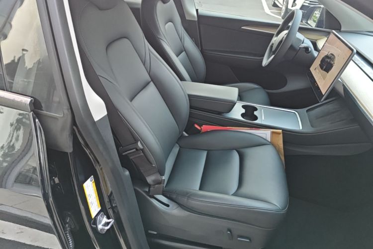 Tesla Model Y 2022 immagine di auto #24