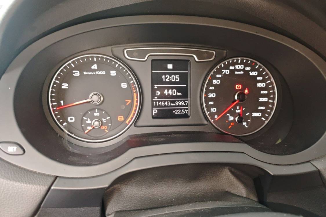Audi Q3 2016 car image #25