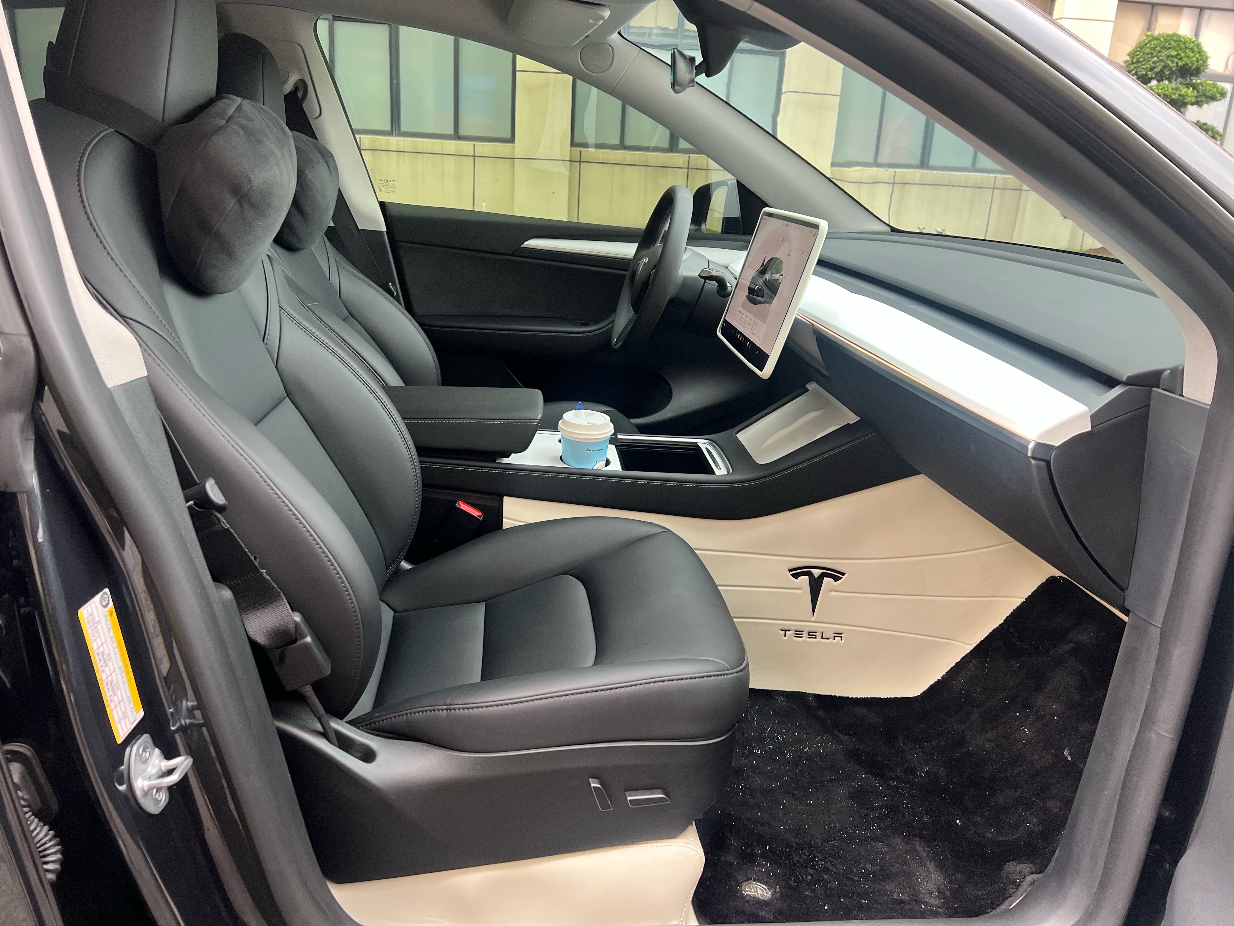 Tesla Model Y 2024 #11 Tesla Model Y 2024 car image #11