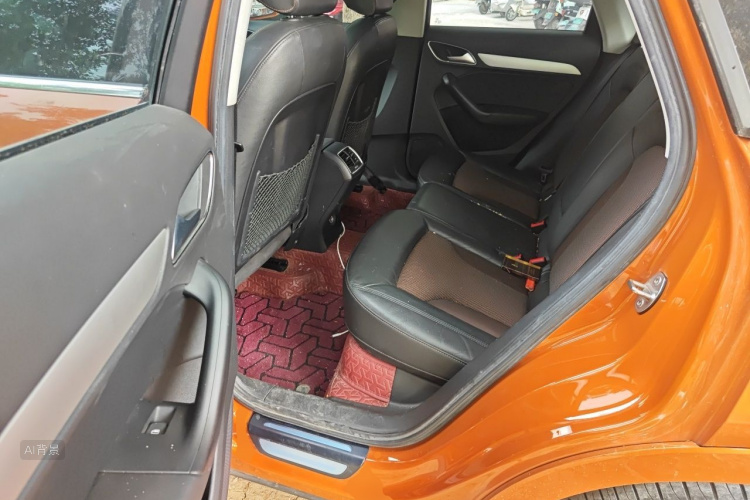 Audi Q3 2018 car image #19