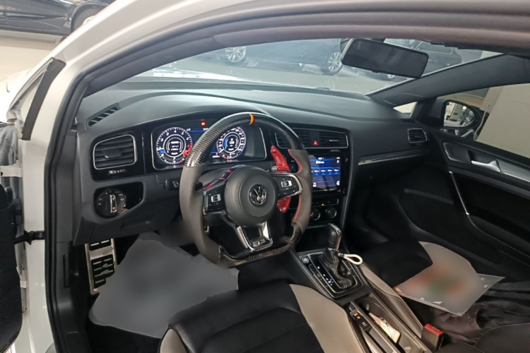 Volkswagen Golf 2020 car image #10