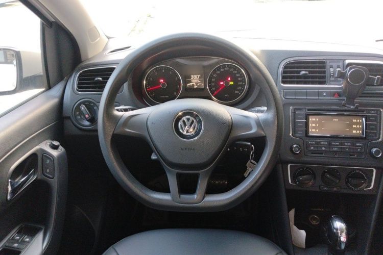 Volkswagen Polo 2015 #11 Volkswagen Polo 2015 car image #11