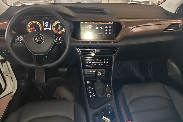 Volkswagen Tharu 2021 car image #11