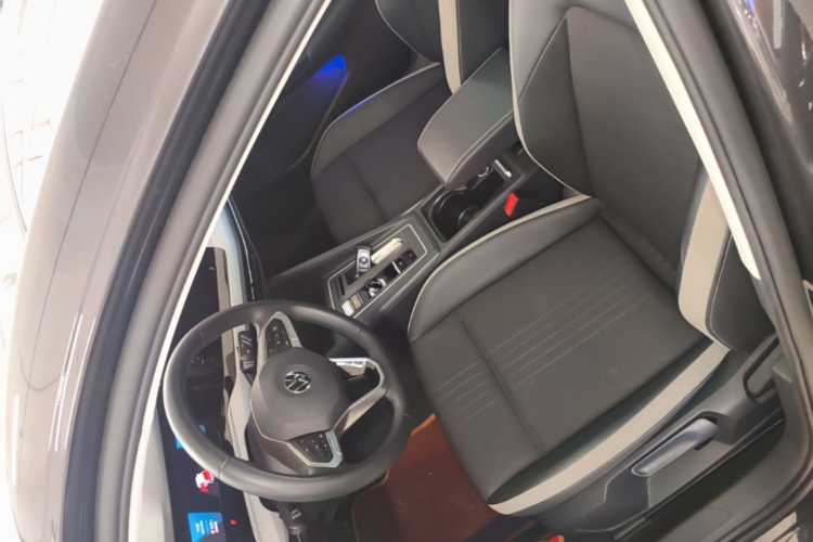Volkswagen Golf 2022 car image #15