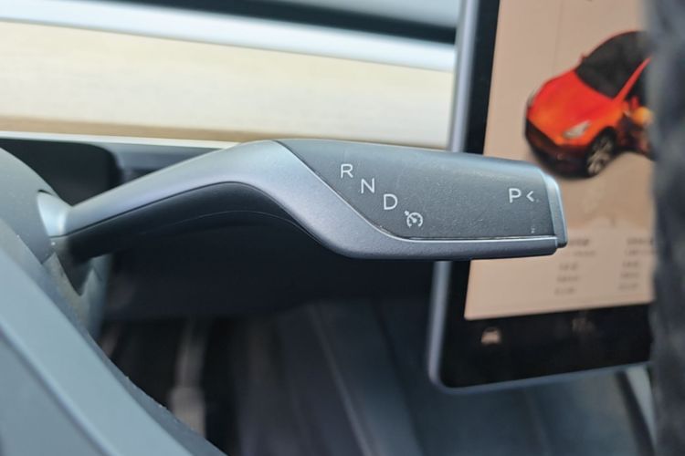 Tesla Model Y 2021 #16 Tesla Model Y 2021 car image #16