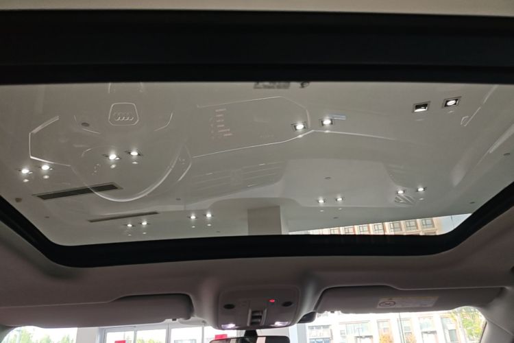 Audi Q3 2022 car image #20