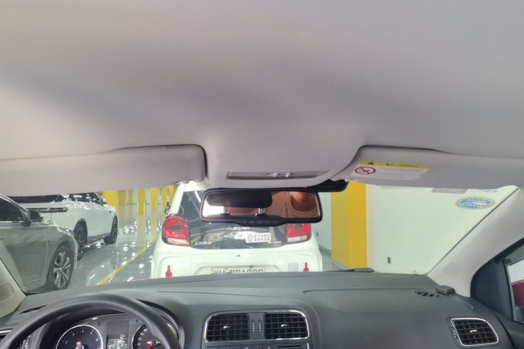 Volkswagen Polo 2015 car image #18
