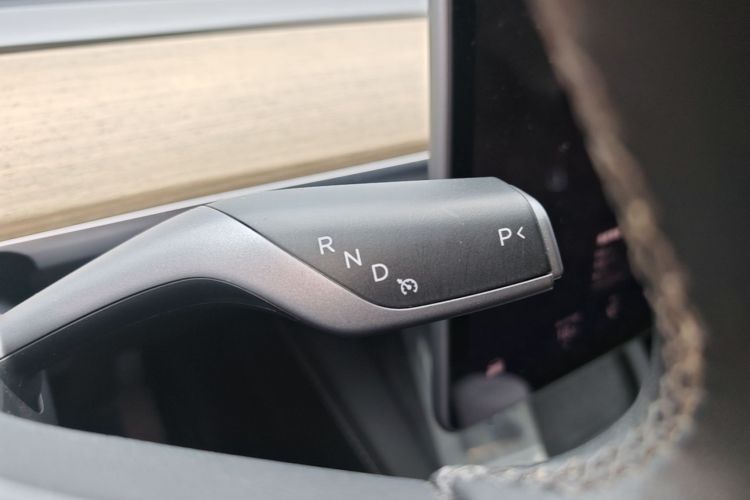 Tesla Model Y 2023 #16 Tesla Model Y 2023 car image #16