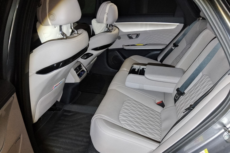 BYD Han 2024 car image #14