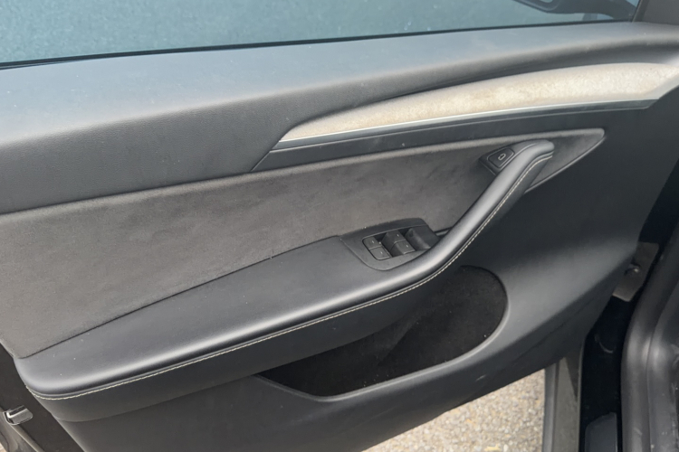 Tesla Model Y 2023 #21 Tesla Model Y 2023 car image #21
