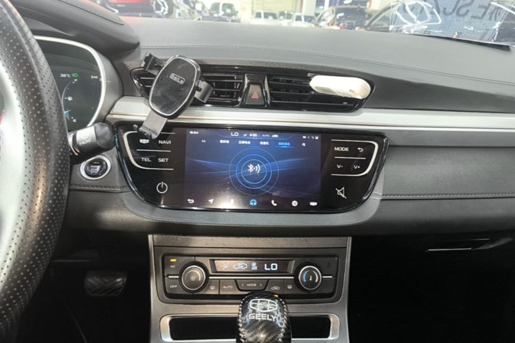 GEELY Emgrand 2019 car image #17