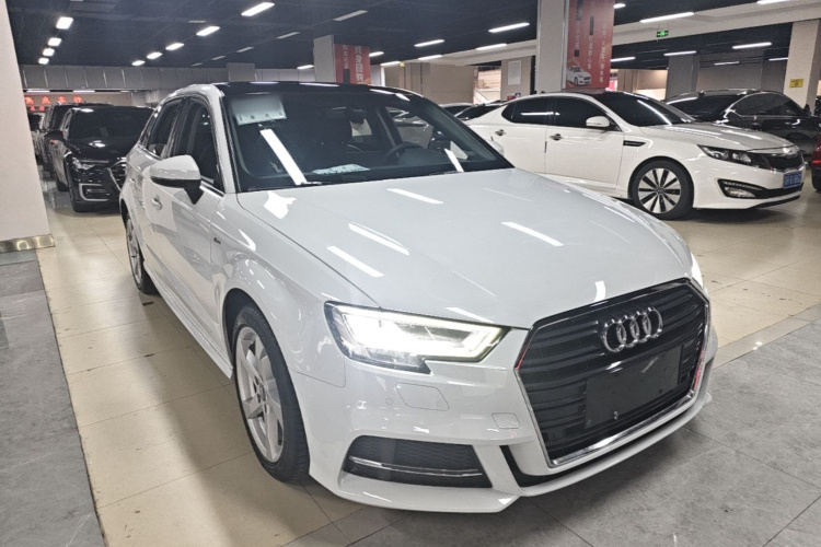 Audi A3 2019 car image #4