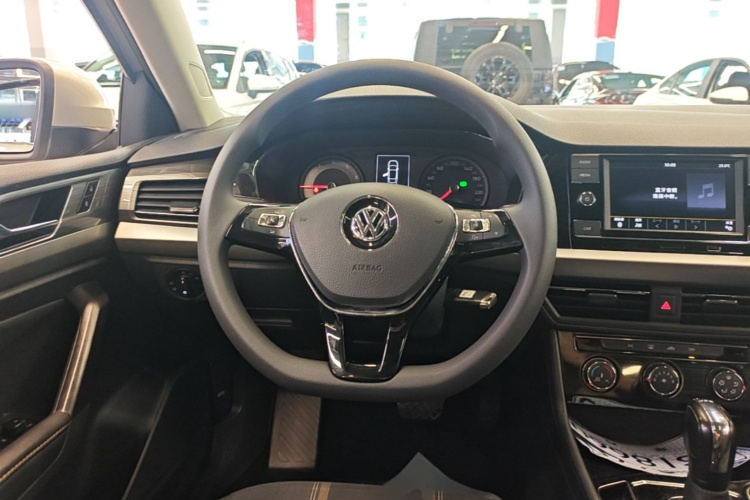 Volkswagen Lavida 2019 car image #11