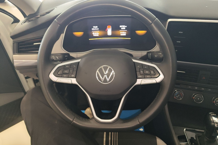 Volkswagen Bora 2023 car image #11
