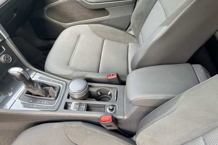 Volkswagen Golf 2020 car image #20