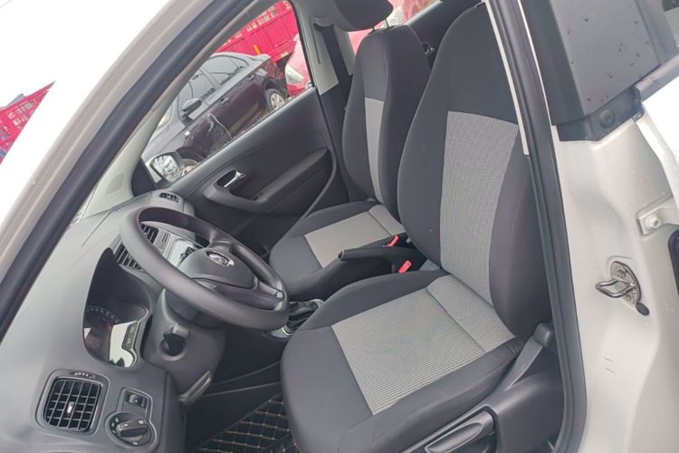 Volkswagen Polo 2017 car image #15