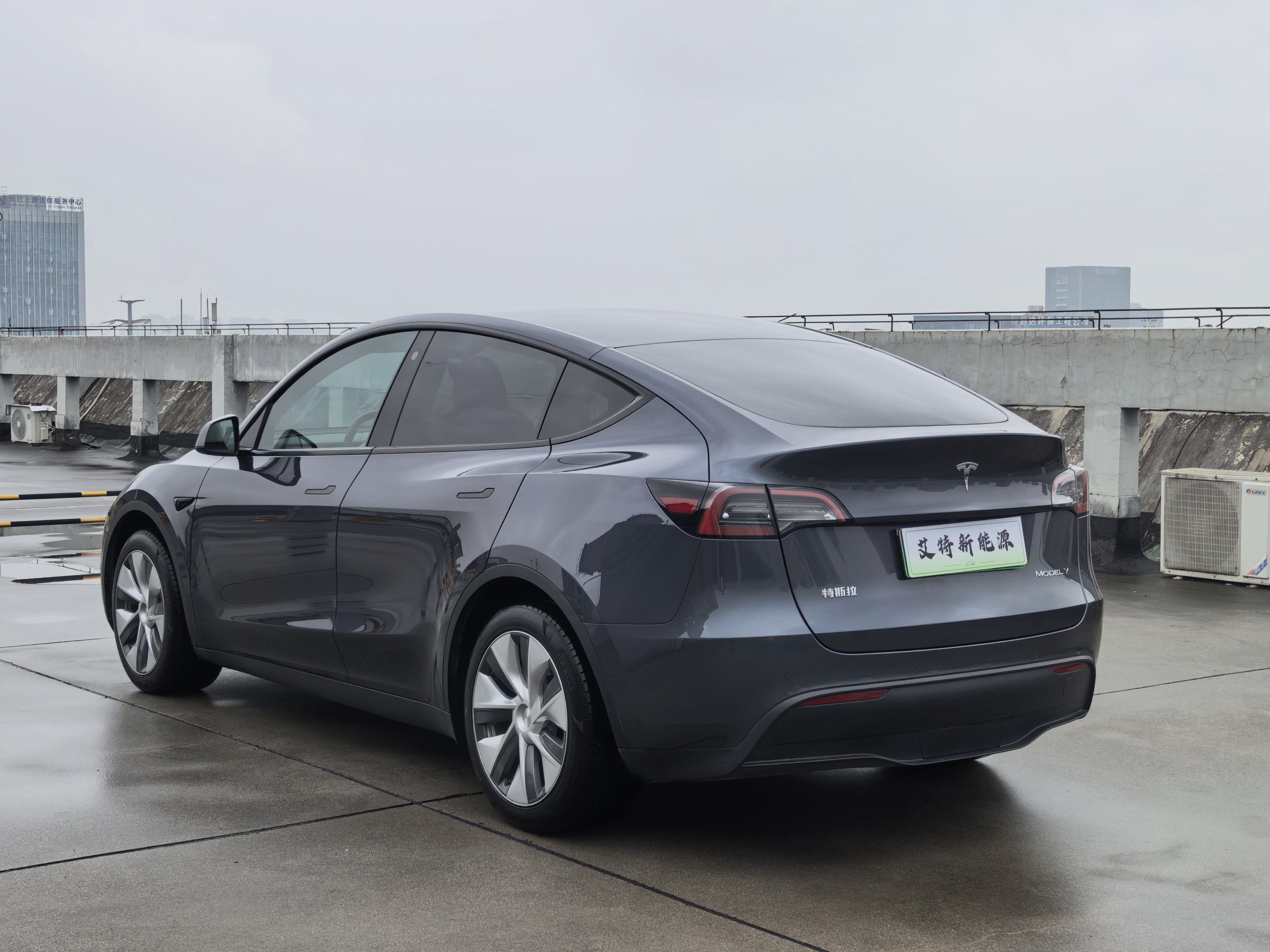 Tesla Model Y 2022 car image #5