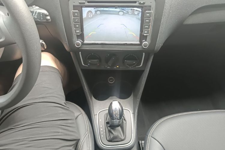 Volkswagen Polo 2016 car image #14