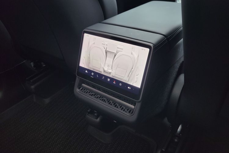 Tesla Model Y 2025 #19 Tesla Model Y 2025 car image #19
