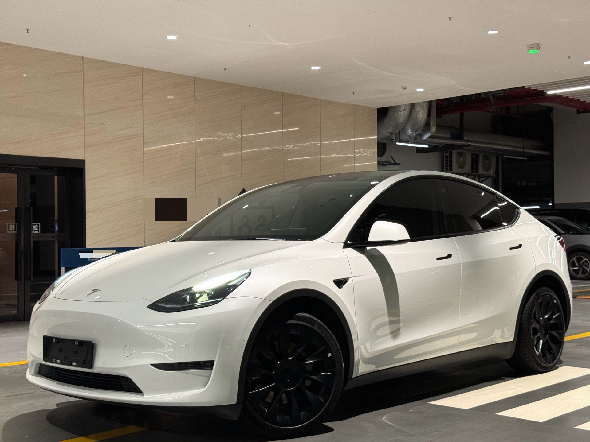 Tesla Model Y 2023 Tesla Model Y 2023 car image