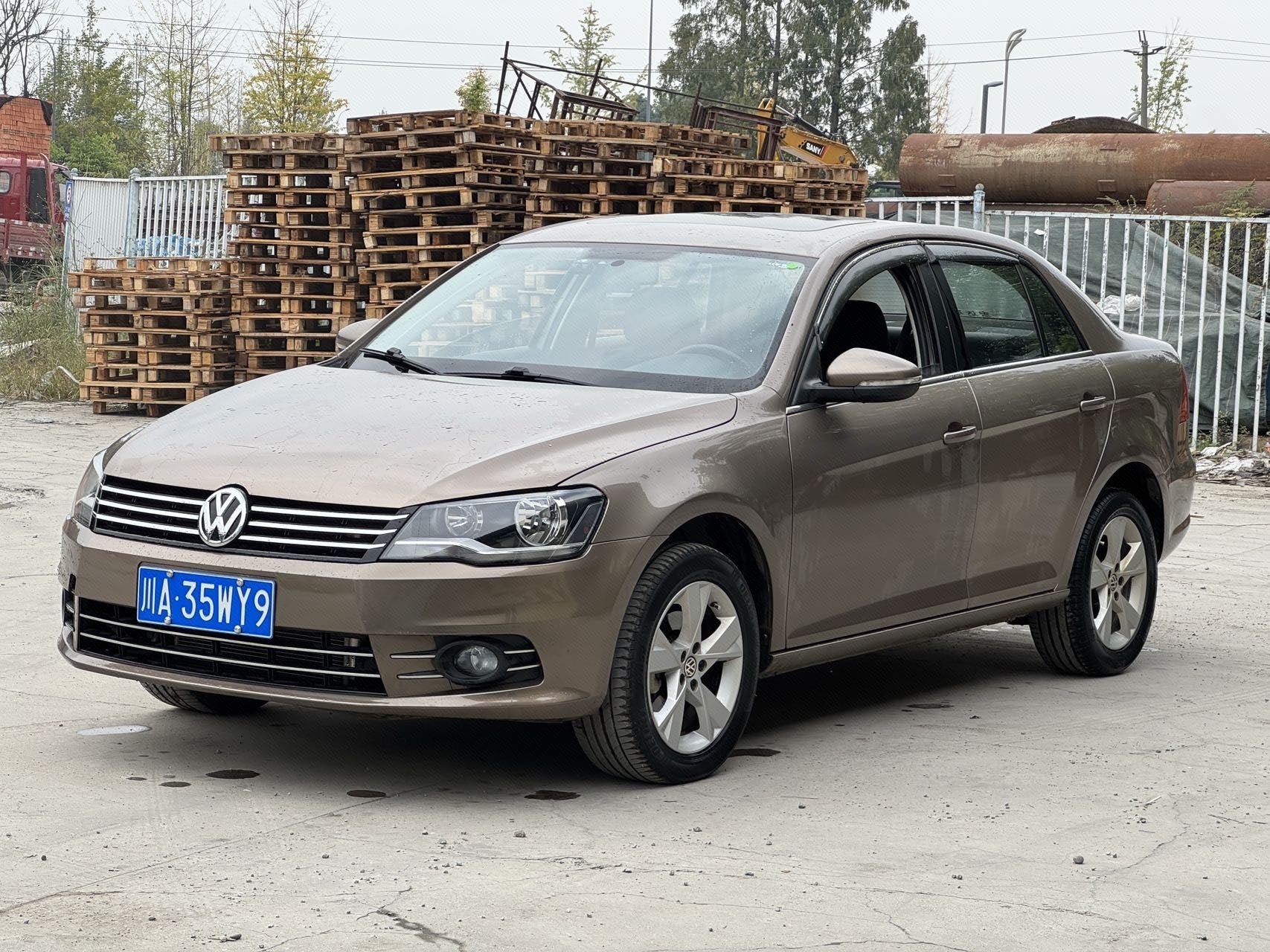 Volkswagen Bora 2015 car image 