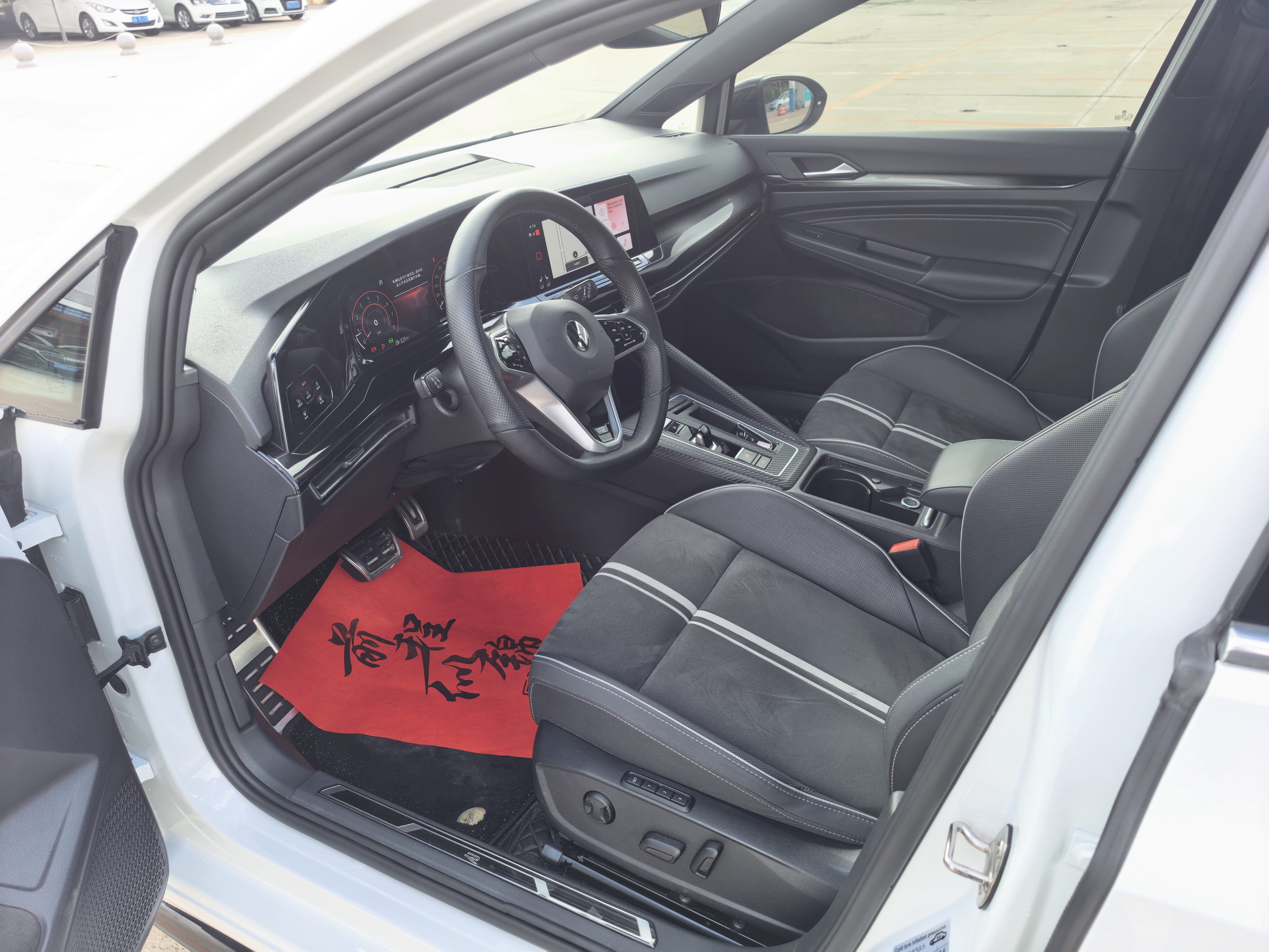 Volkswagen Golf 2022 car image #4