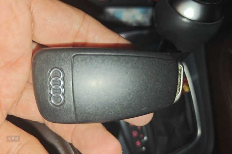Audi Q3 2016 car image #10