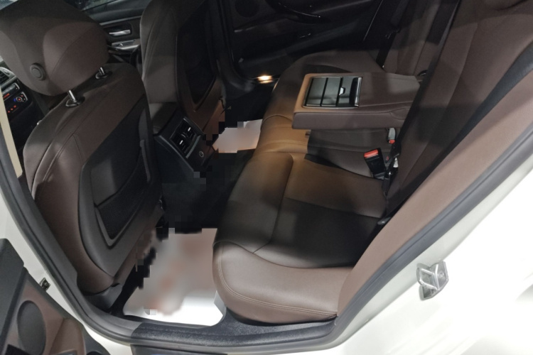 BMW 3 Series 2018 car image #12
