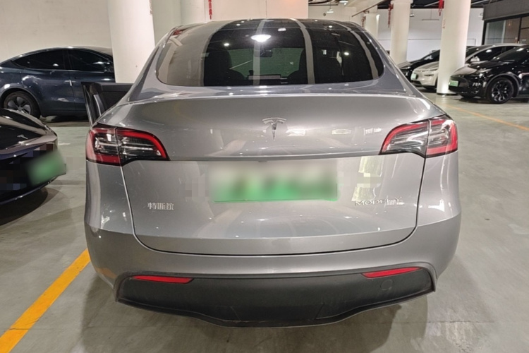 Tesla Model Y 2024 #6 Tesla Model Y 2024 car image #6