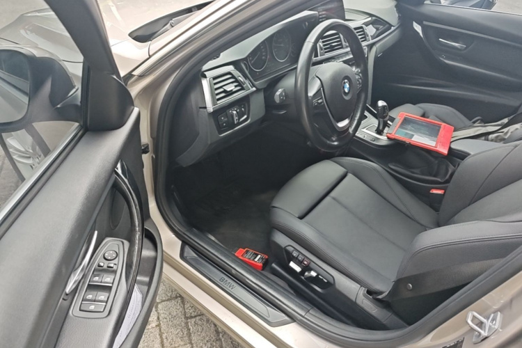 BMW 3 Series 2018 #16 BMW 3 Series 2018 car image #16