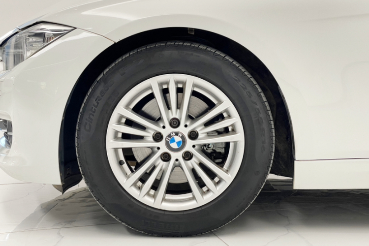 BMW 3 Series 2015 #6 BMW 3 Series 2015 car image #6