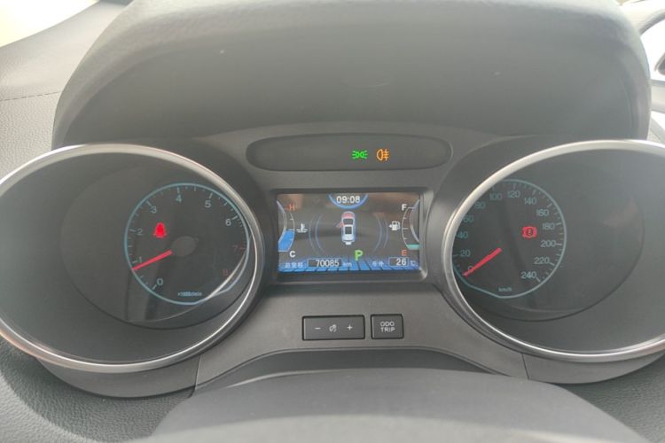 BYD Yuan 2018 #16 BYD Yuan 2018 car image #16