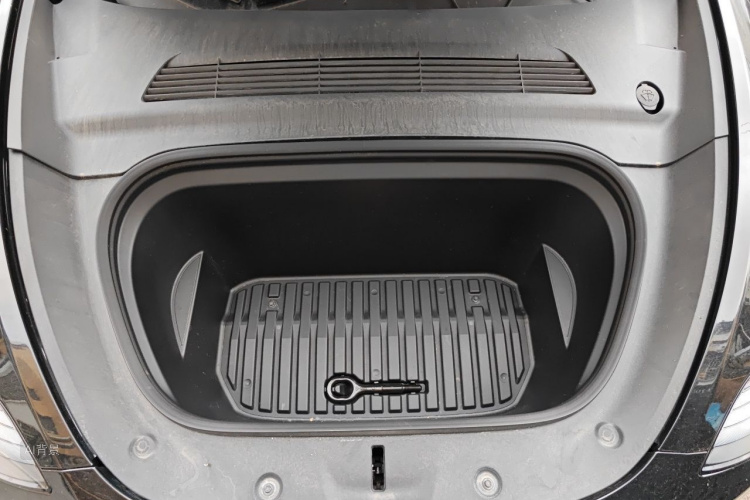 Tesla Model Y 2023 car image #22