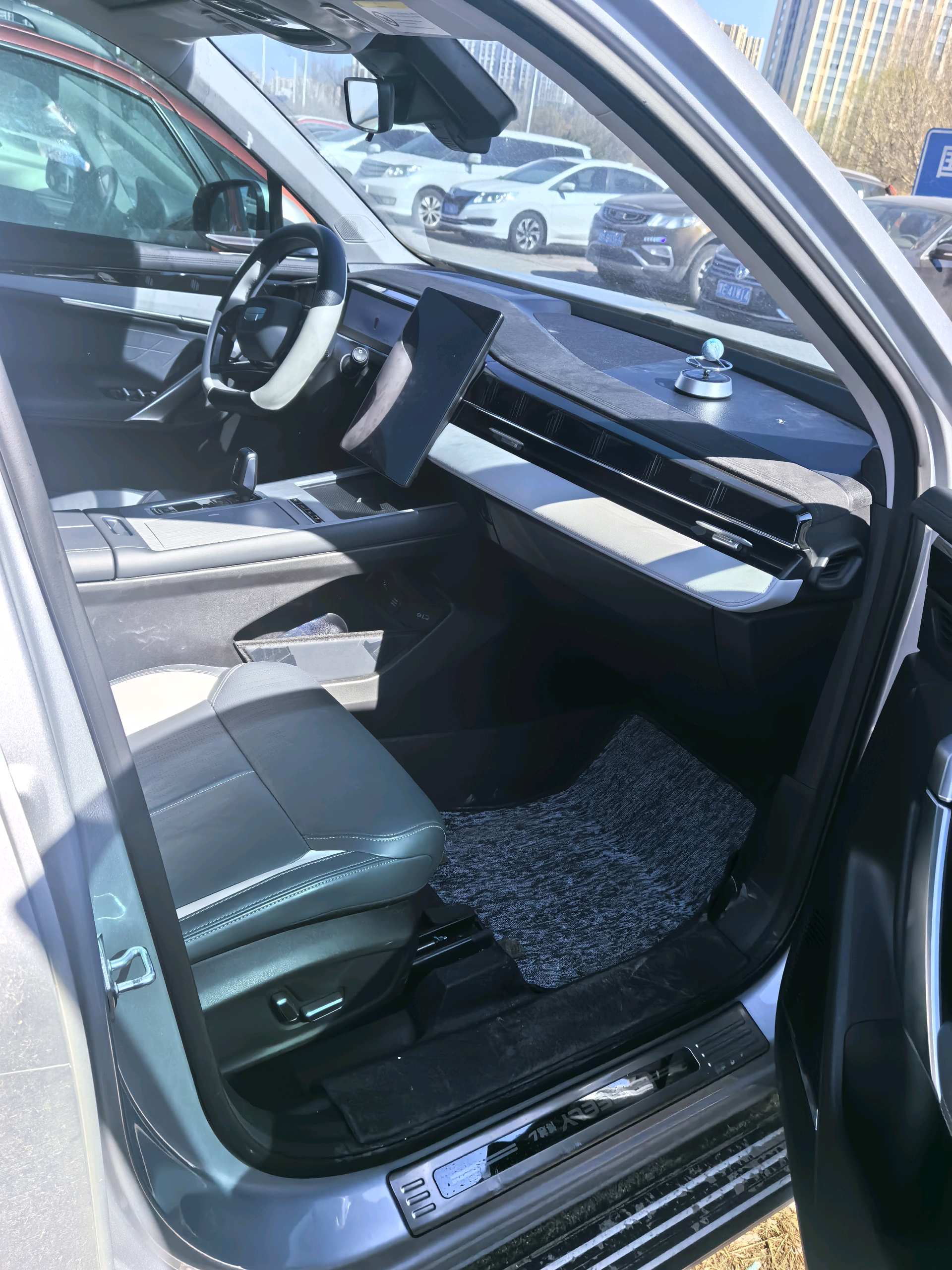 GEELY Boyue L 2024 car image #4