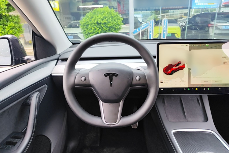 Tesla Model Y 2024 car image #11