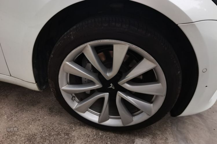 Tesla Model 3 2020 car image #9