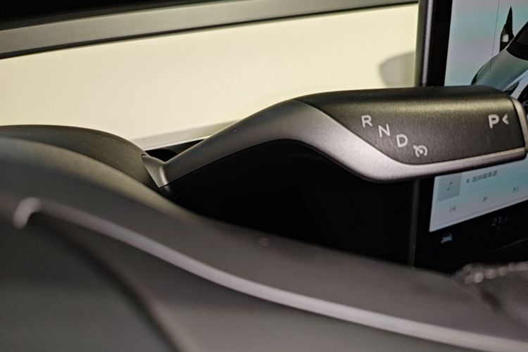 Tesla Model Y 2022 #14 Tesla Model Y 2022 car image #14