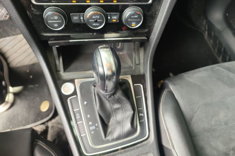 Volkswagen Golf 2015 car image #14