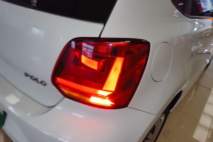 Volkswagen Polo 2017 car image #8