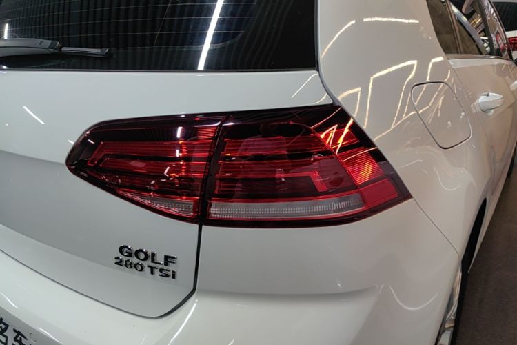 Volkswagen Golf 2019 car image #8