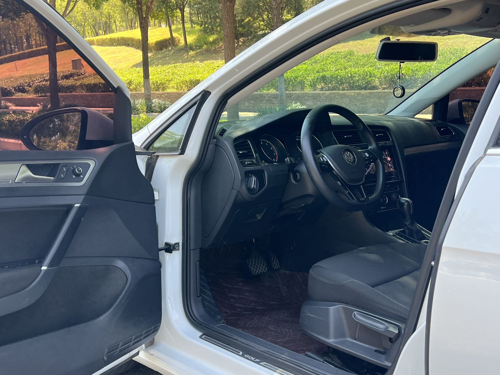 Volkswagen Golf 2020 car image #8